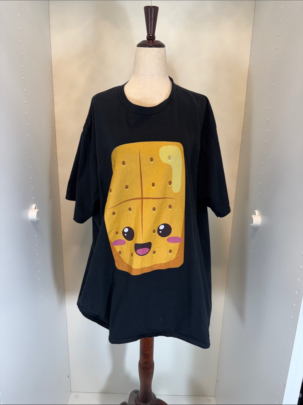 Unisex Black T-Shirt with Kawaii Yellow Graham Cracker Graphic